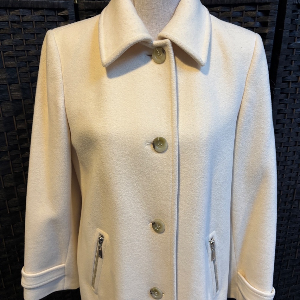 Michael Kors Women's Single-Breasted Wool Coat Size 6 - Picture 3 of 14